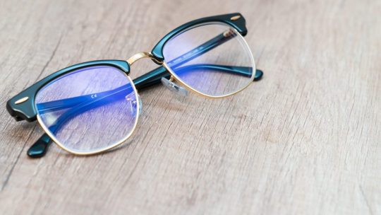Benefits of wearing Blue light blocking glasses